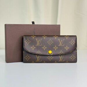 Louis Vuitton Monogram Canvas Wallet with Classic LV Logo Design